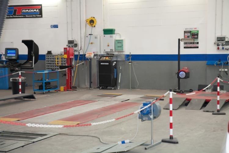 Nm cars carrozzeria, officina meccanica, gommista lissone (mb) Banchi officina usati