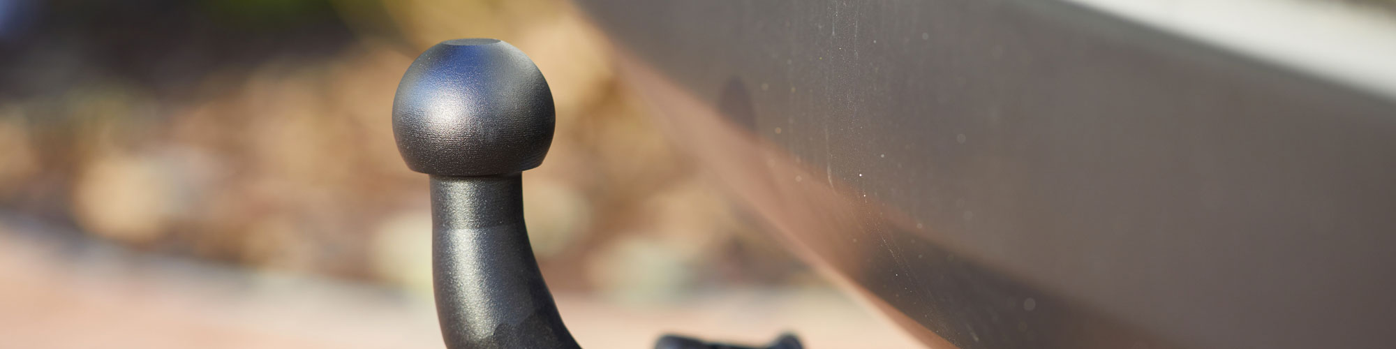 NM Cars - Installazione ganci traino, dettaglio di un gancio traino installazione su una macchina